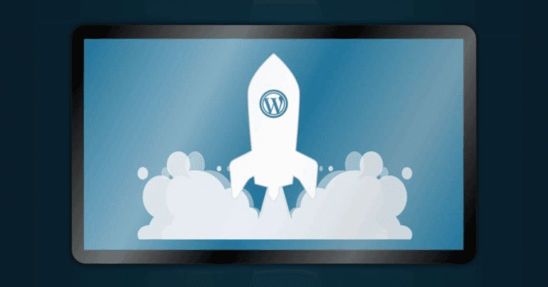 Cohete despegando con el logo de WordPress en el lateral