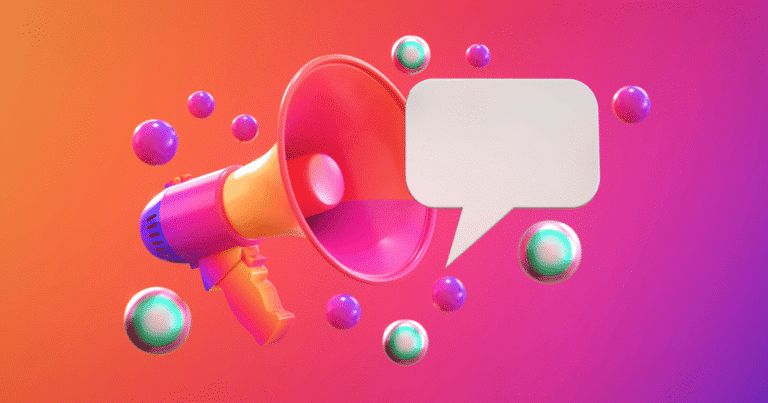 Megáfono con un icono de bocadillo de conversación