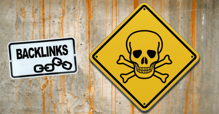 Señal de advertencia con calavera junto a un letrero de Backlinks